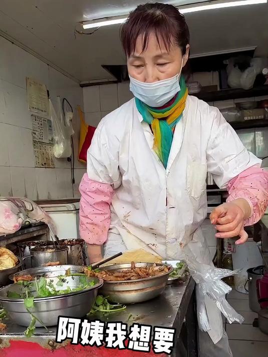 街边ju豪华的卤肉卷饼！11r我可以吃一辈子……阿姨人真的好好呜呜
