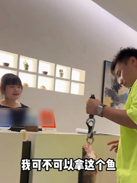 拿鱼去陕南菜馆换饭,老板差点把菜谱上完了