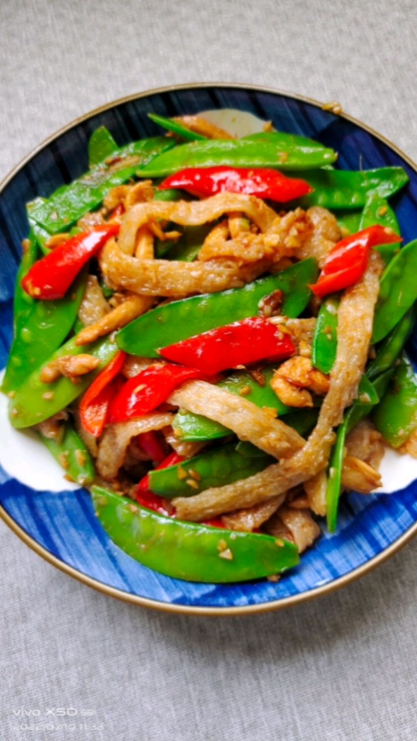 懒人饭,肉丝炒牛筋面,主食副食一锅出