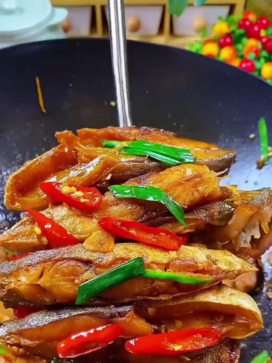 金鲳鱼干，肉质细腻，刺少肉多，口感鲜美，做法还多样化