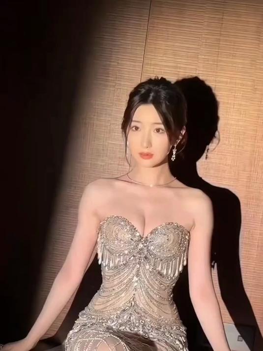 抹胸闪钻流苏鱼尾裙,好看到尖叫
