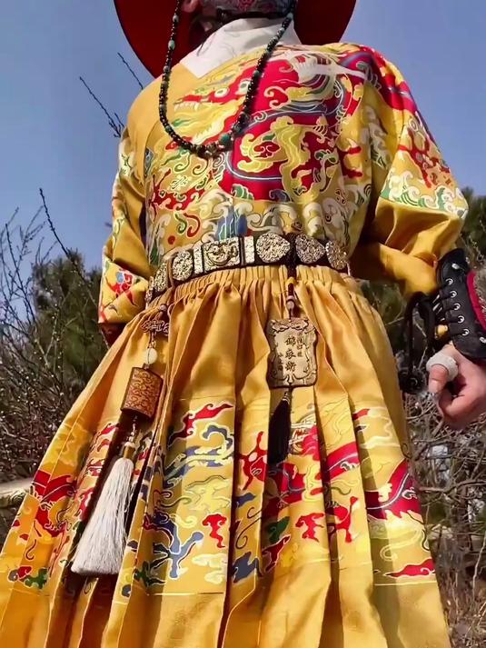 锦衣卫,飞鱼服!照着文物做的汉服!这应该没有男孩子可以拒绝吧