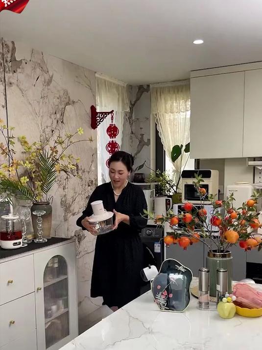 包饺子再也不崩溃！苏泊尔绞肉机几秒出细腻肉馅，好吃到舔盘～