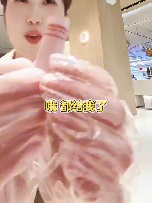 2岁宝宝第一视角买蛋糕之蝴蝶蛋糕,看到漂亮小姐姐舍不得走了