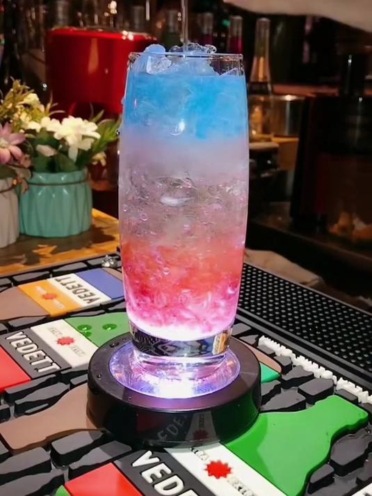 草莓鸡尾酒 简单的家庭版鸡尾酒 常见的材料 好看的颜值