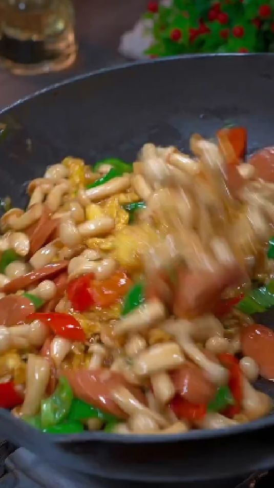 海鲜菇炒鸡蛋