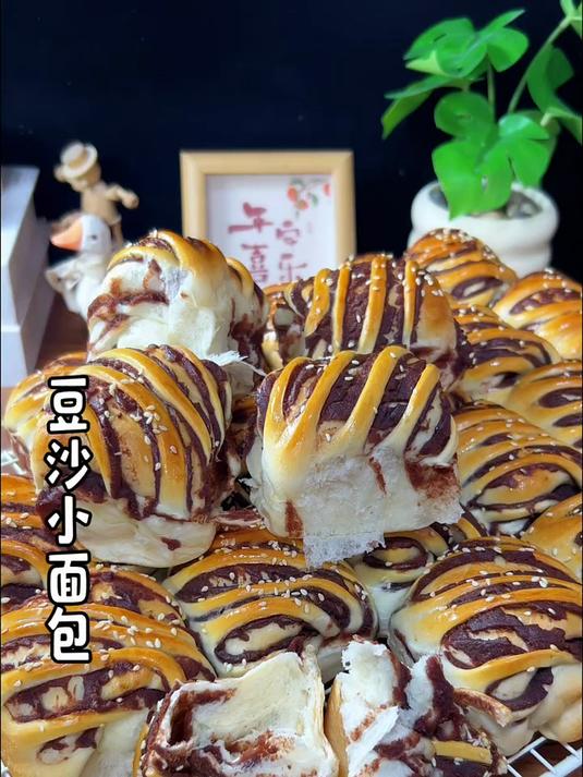 香甜好吃的豆沙小面包来咯