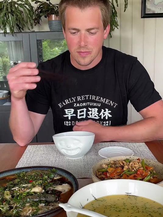 又是收货满满的一天,听你们的,试了一下湖里用地笼网小鱼