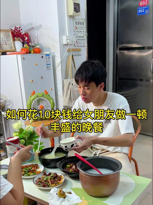 如何花10块钱给女朋友做一顿丰盛的晚餐！