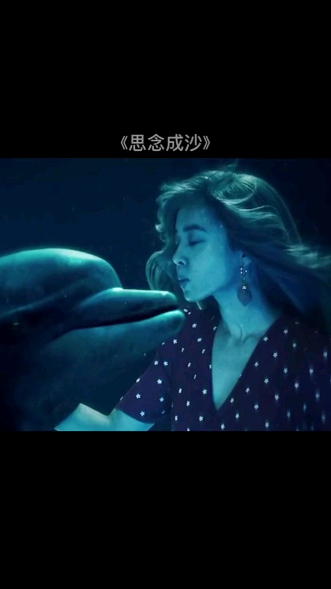 怀胎十月的美人鱼,上岸求助人类接生,生下的宝宝真是太可爱了。