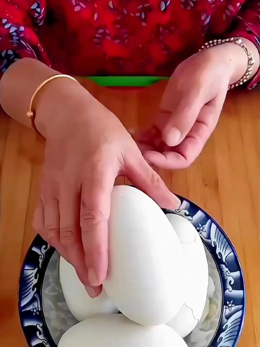 孕妇吃鹅蛋到底有多好?老农说出实话,别再买错啦!