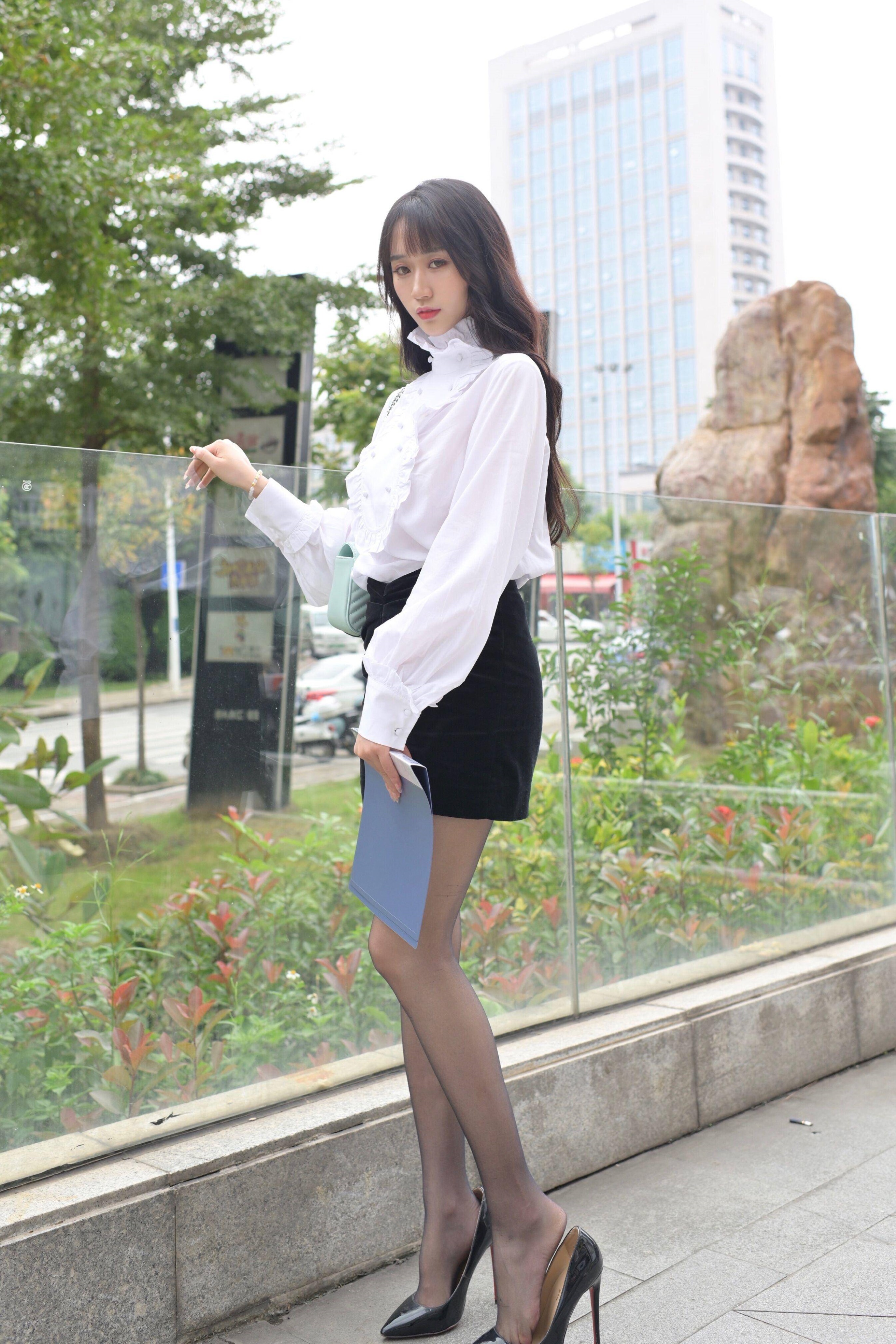 [我丝你想]MX006 美西 公交车站奇遇记1[67P88M]-六色网