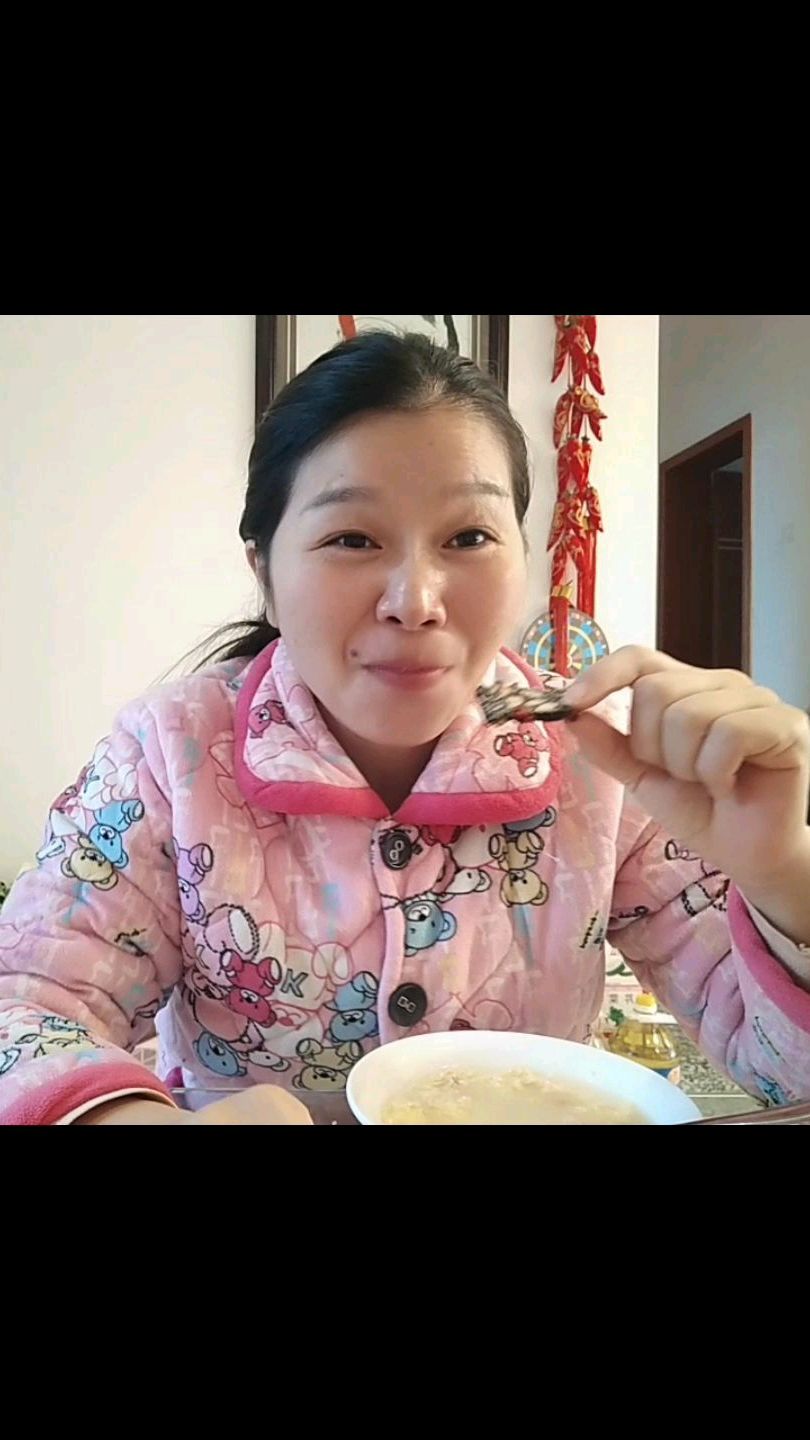 奶水充足喂奶都会喷出来,早餐一碗甜酒冲蛋、三片阿胶