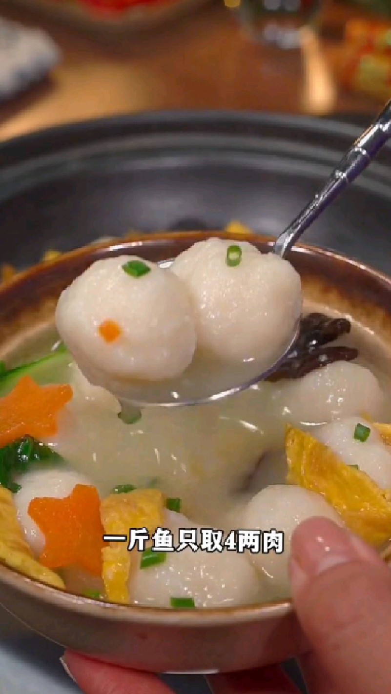 手工纯鱼丸子实心鱼丸,纯鱼肉剁碎手工制成,鱼丸Q弹鲜香很有嚼劲煮鱼丸汤特别好吃!
