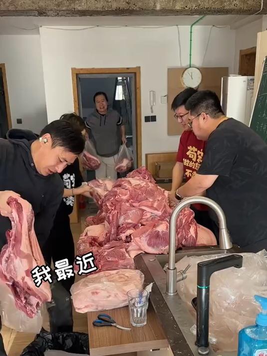嘴馋自制 500 斤烤肠,满满都是肉,在家实现烤肠自由超满足
