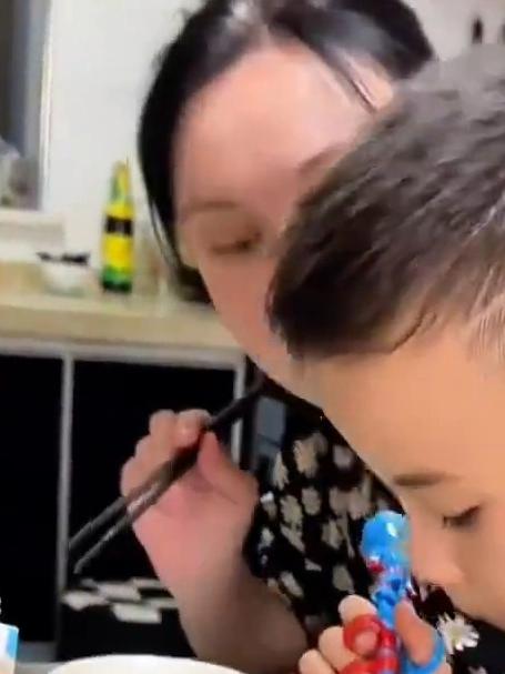 乌克兰妈妈做益阳菜,每天满满的幸福感哦