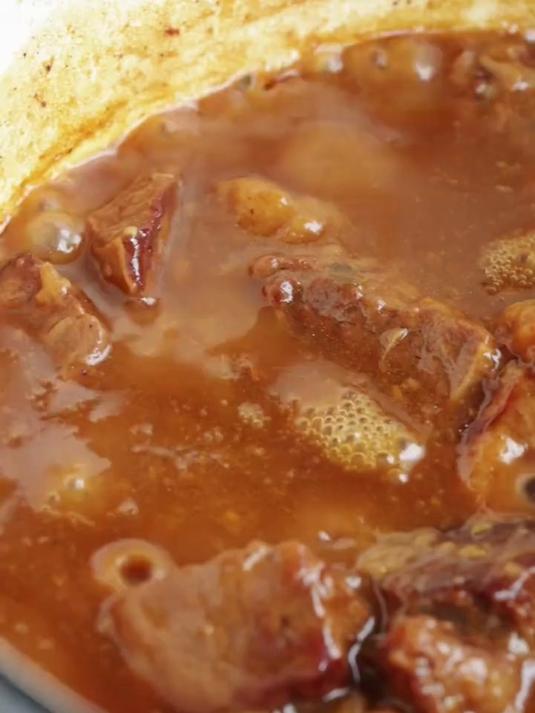 这道Carbonnades Flamandes比利时佛兰芒啤酒炖牛肉很出名