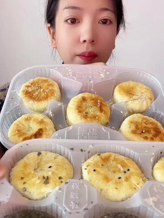 吃播美食分享 板栗饼 酥饼