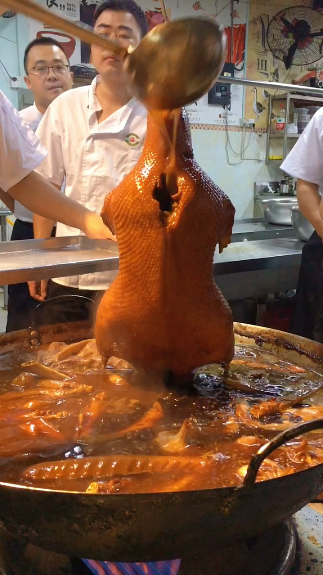 潮州卤鹅的详细制作流程,品轩烧腊实体店培训,专业教烧腊卤水技术!