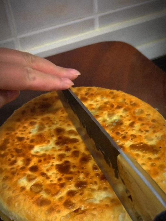 这是最近很火的韭菜饼做法