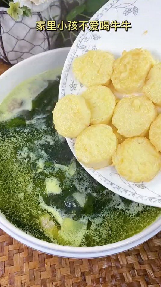 家里有小孩正在长个不喜欢喝牛奶,一定要多喝裙带菜牛肉丸汤