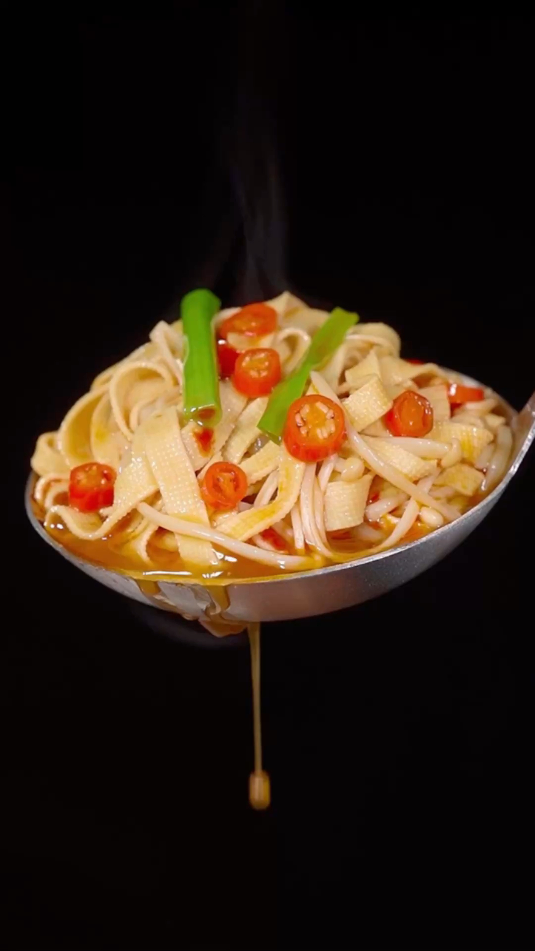 以后千张买回来不要总是炒着吃和凉拌了,我的这个做法你肯定没有见过