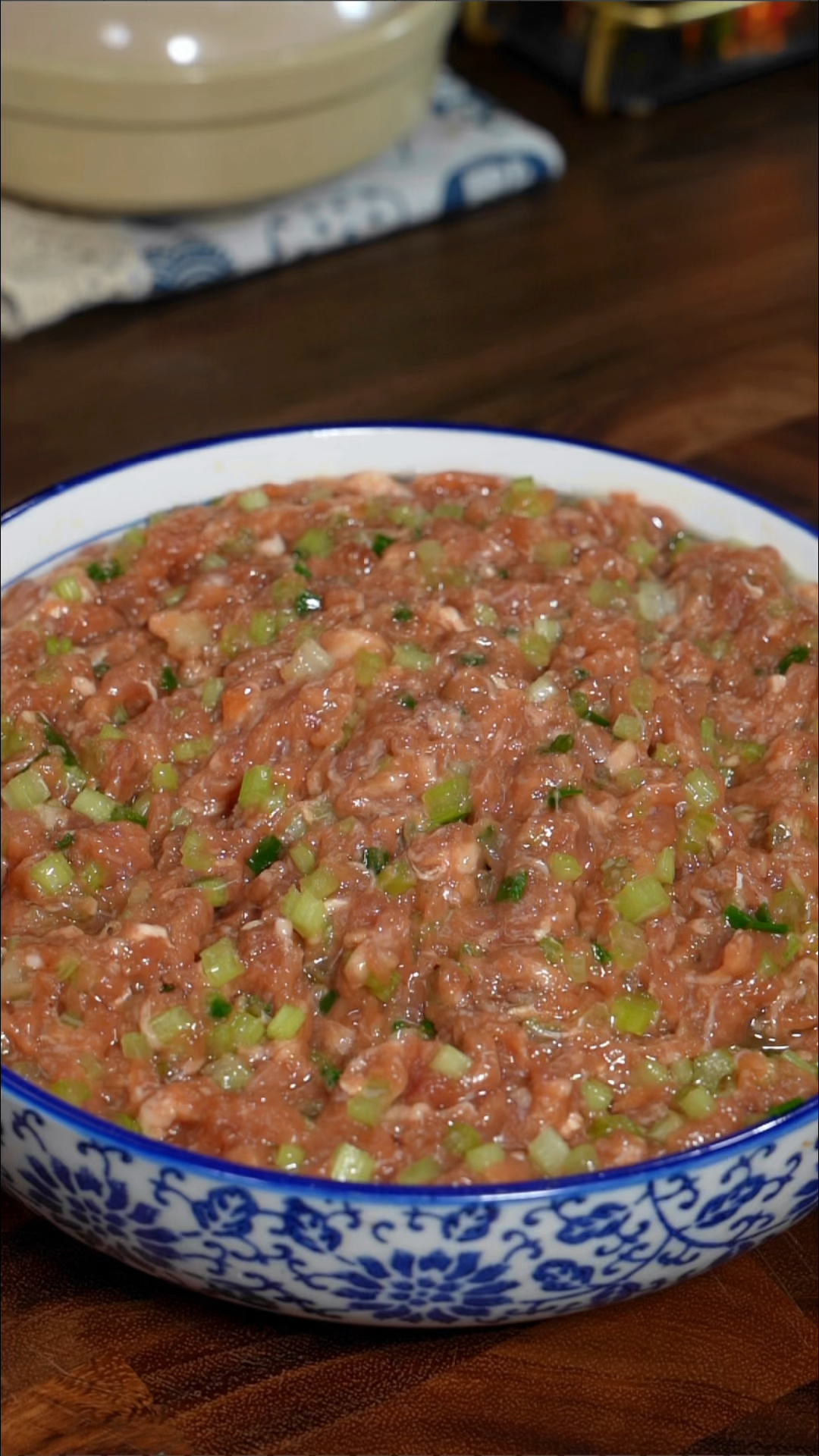 芹菜猪肉馅的饺子怎么调才好吃呢?这样做简单好吃
