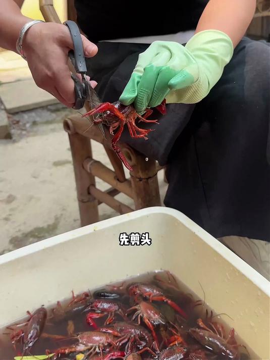 冰镇小龙虾 夏天第一顿小龙虾，这种做法肉质Q弹好吃不腻
