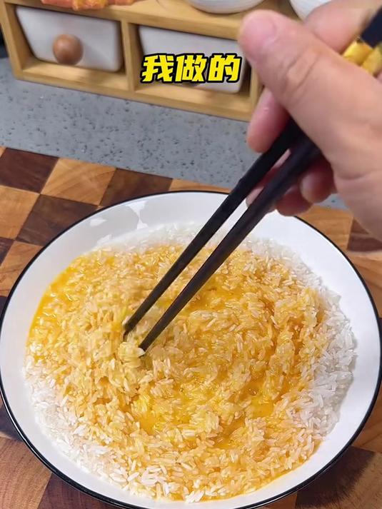 没想到煮饭时加一点鸡蛋液 出锅就是大人小孩都爱吃的美食