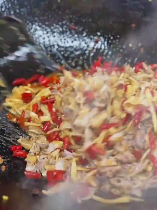 四川老坛泡菜酸辣脆爽,开胃解腻好帮手,佐餐拌面超下饭!