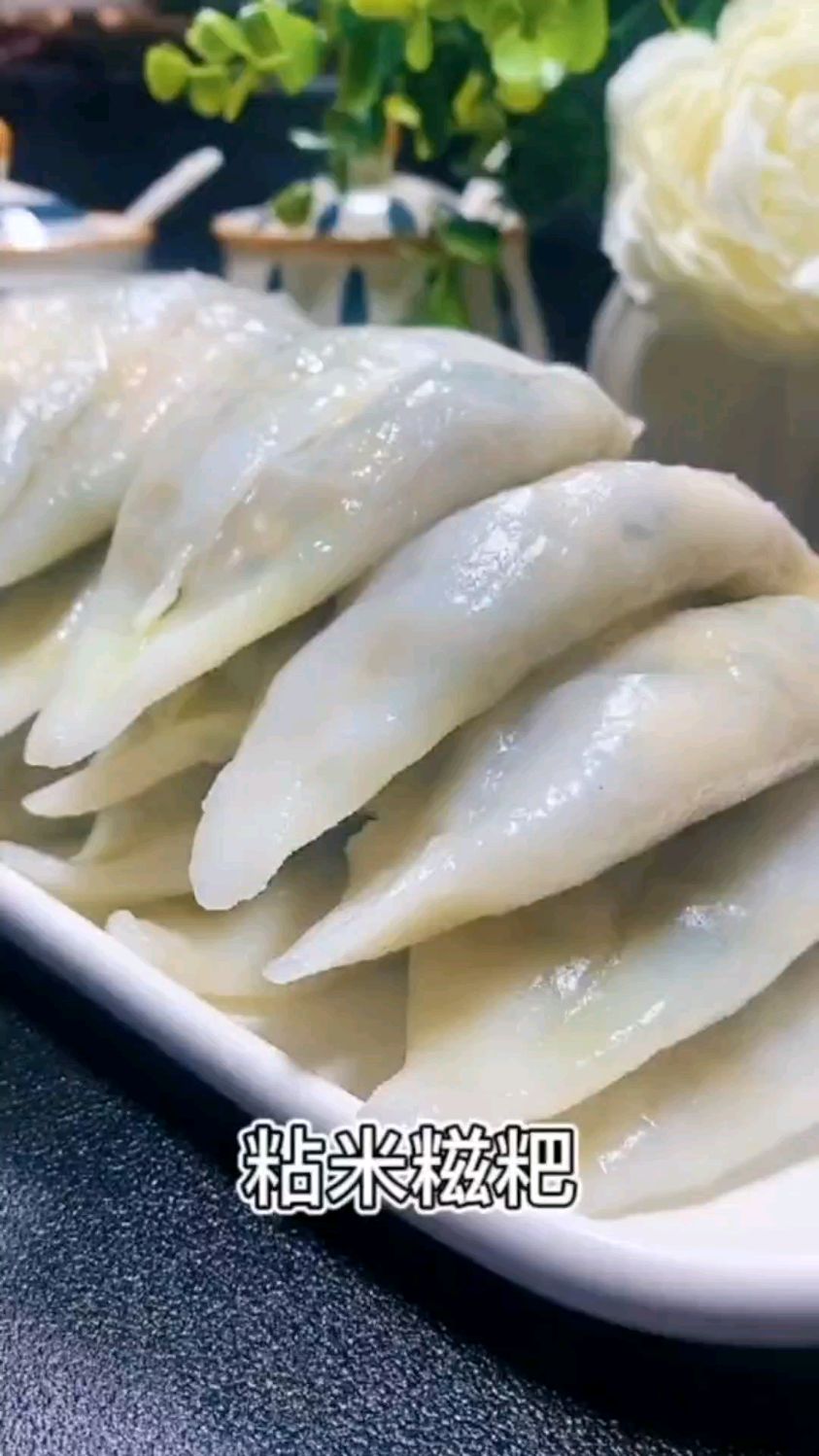 今天蒸了一锅粘米糍粑,QQ弹弹特别的好吃,看一下我是怎么做的吧。