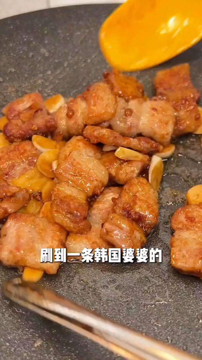 和拌葱丝酱汁烤五花肉