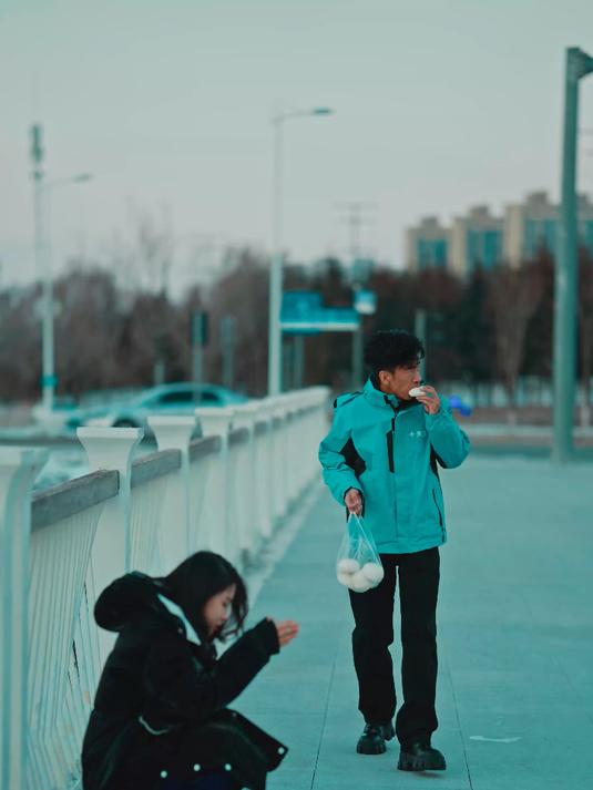 说好的要两个馒头 我四个都给你了
