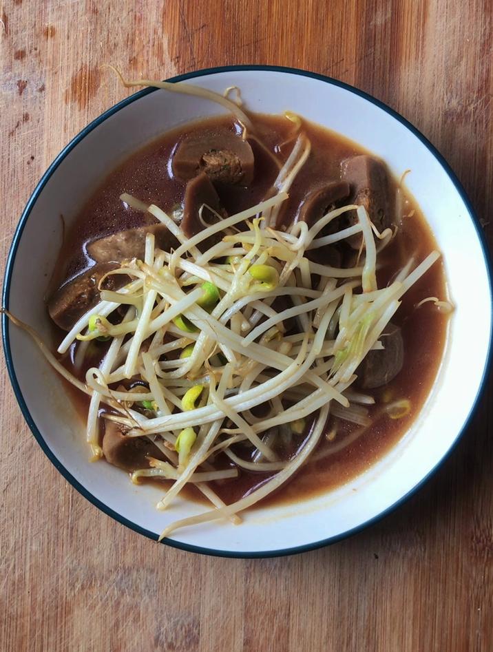 牛肉丸子的家常做法,分享一道牛肉丸子炒豆芽