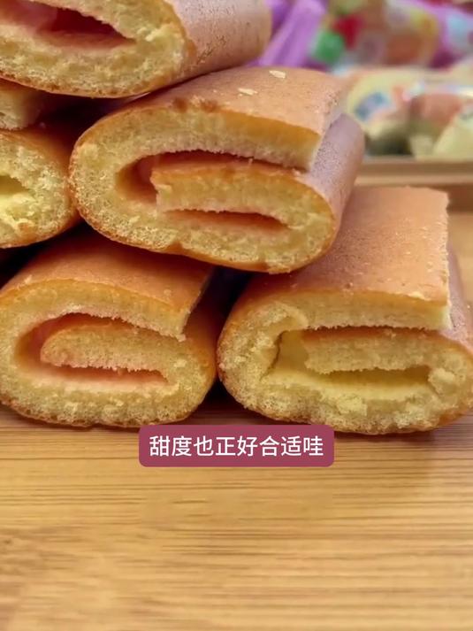 打造营养丰富早餐,蛋黄派瑞士卷搭配奶香法式小面包