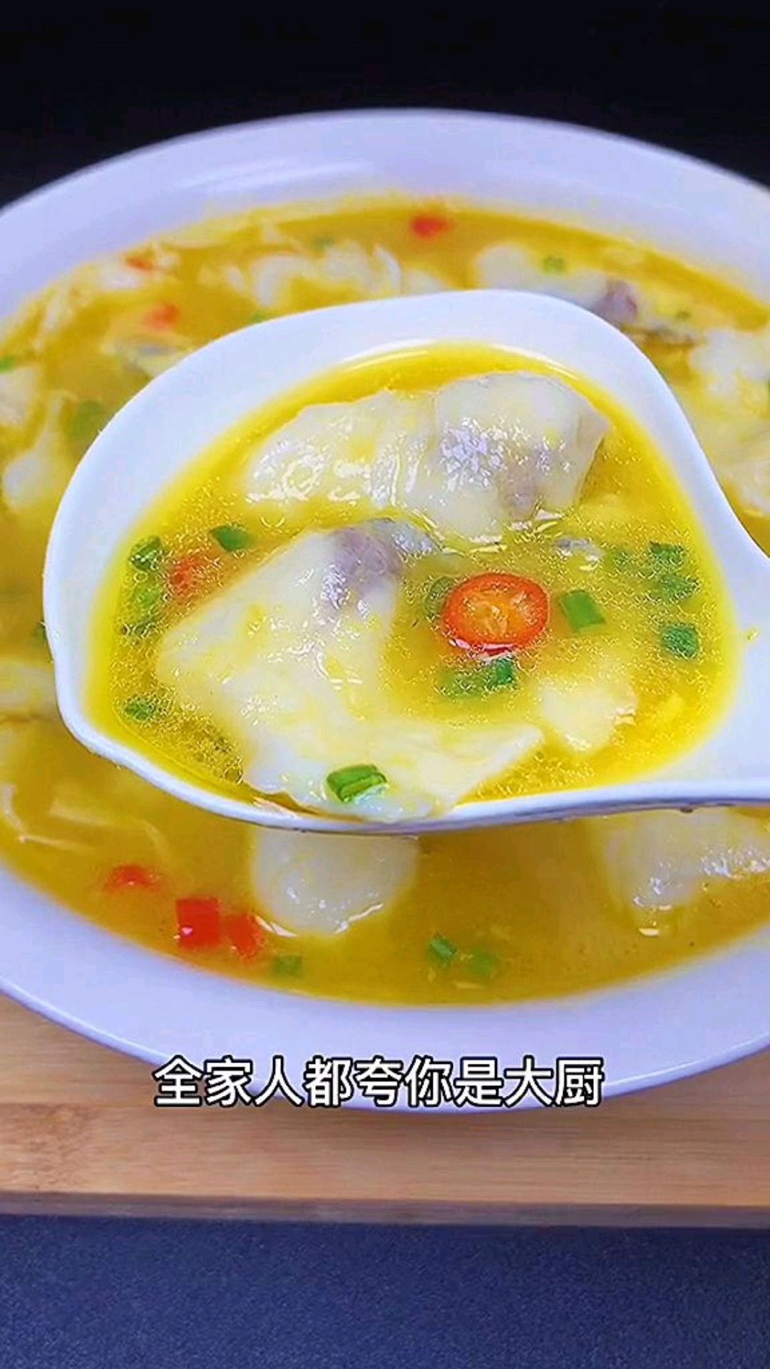 酸汤鱼在家怎么做才能酸辣开胃呢?看完视频你就会了