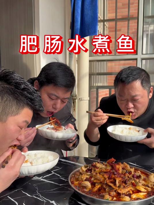 58买一条黑鱼，60买一斤肥肠，胖龙做“肥肠水煮鱼”真是下饭神器