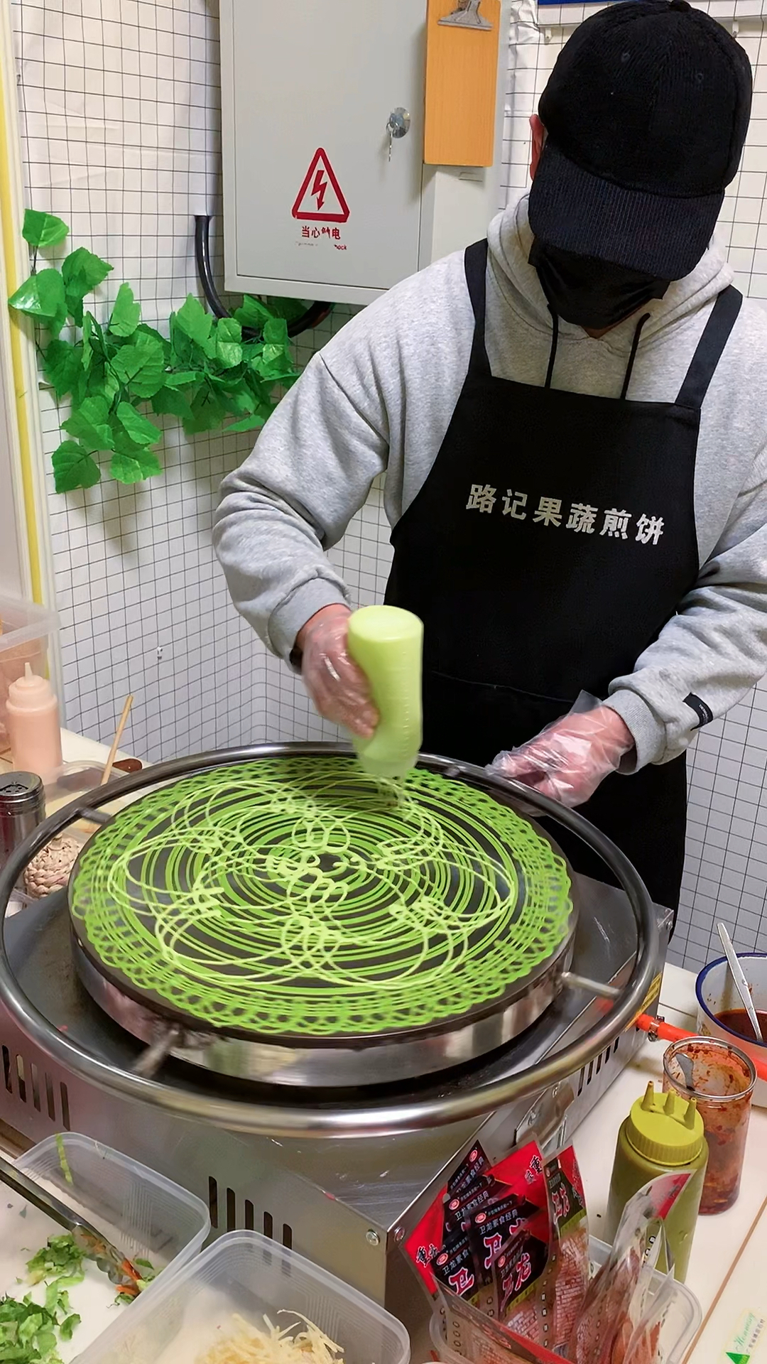 这个音乐终于用上了,抖腿吃煎饼,简直不要太惬意,来份煎饼,不仅管饱,还补钙[好的]