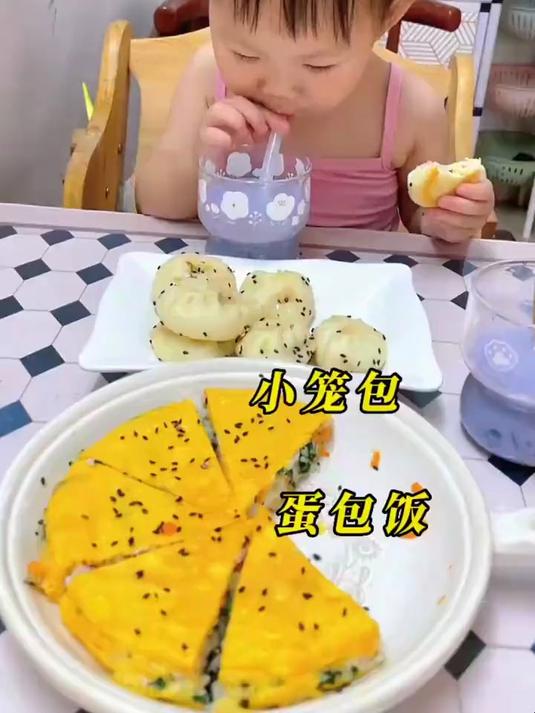 今天做了鸡蛋包饭，你们看看怎么样
