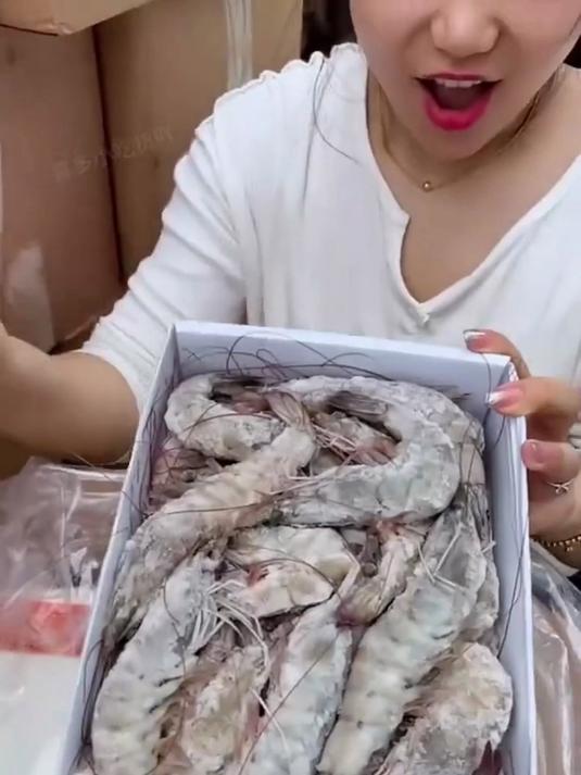 盐冻大虾煮火锅！Q 弹吸汁，汤都鲜翻倍