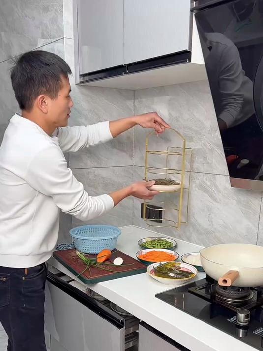 有了这个多层备菜架，厨房就不会乱糟糟了，节省空间干净又整洁！