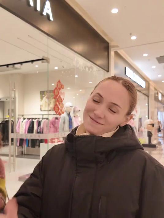 当意大利小姨子在中国想吃意大利菜时……必须给她安排菠萝披萨