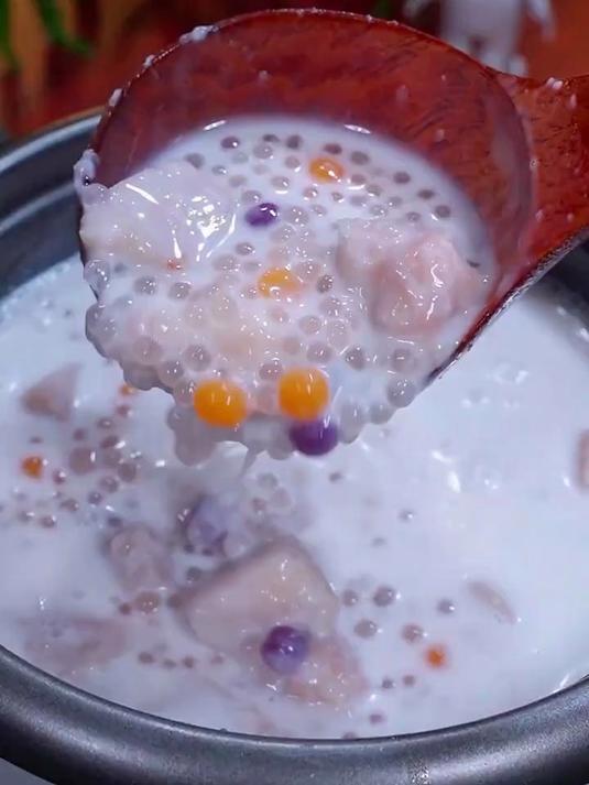 天气一热,很多人都喜欢去外面喝芋泥奶昔,其实做法也非常简单!