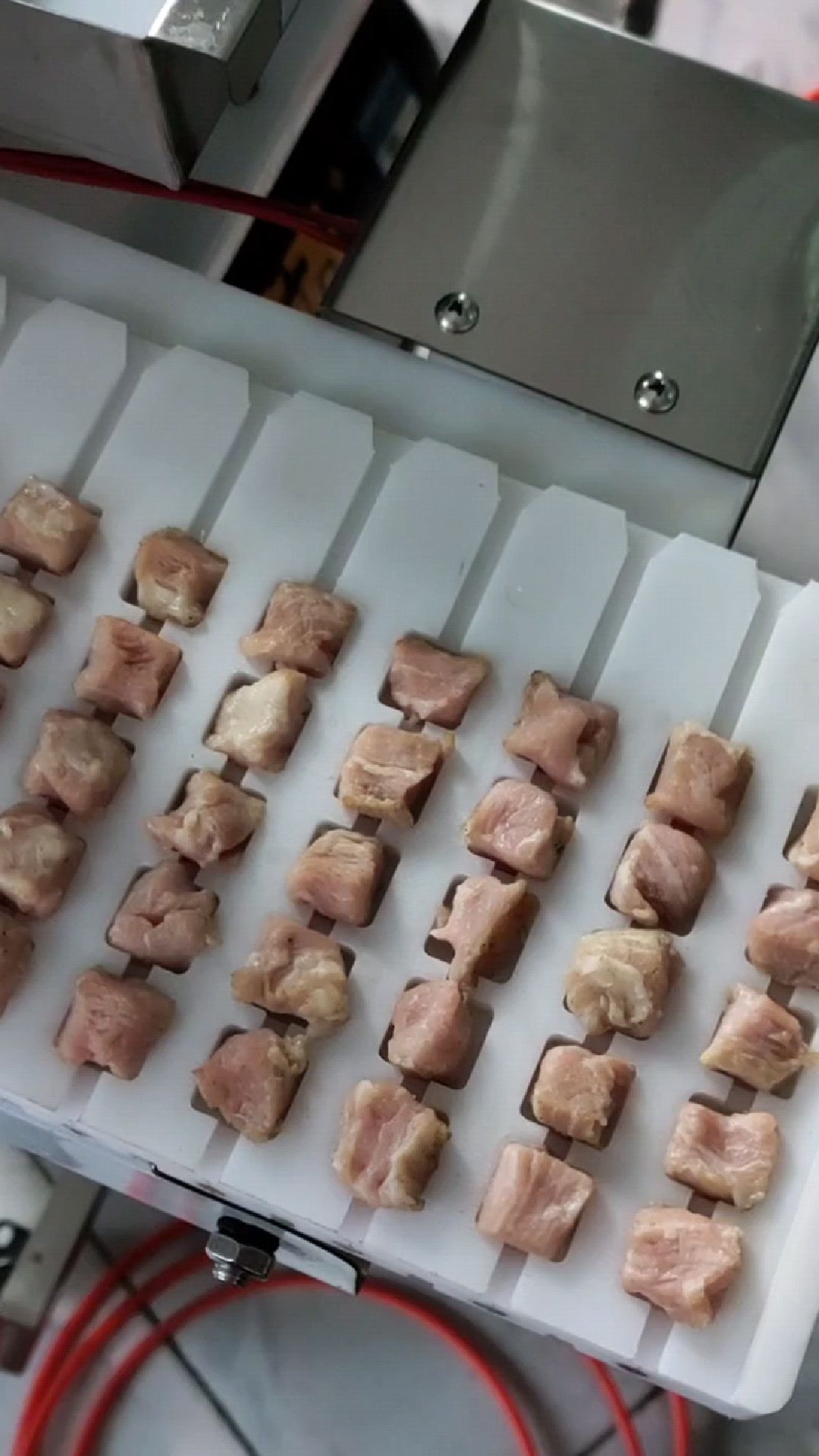 穿猪后颈肉串