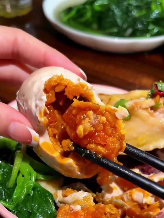 每一口都是惊喜的海鸭蛋！超好吃，谁吃谁爱！？