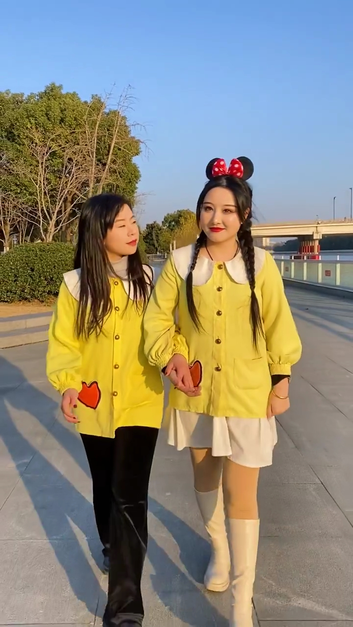 小黄鸭这两姐妹也太搞笑了吧