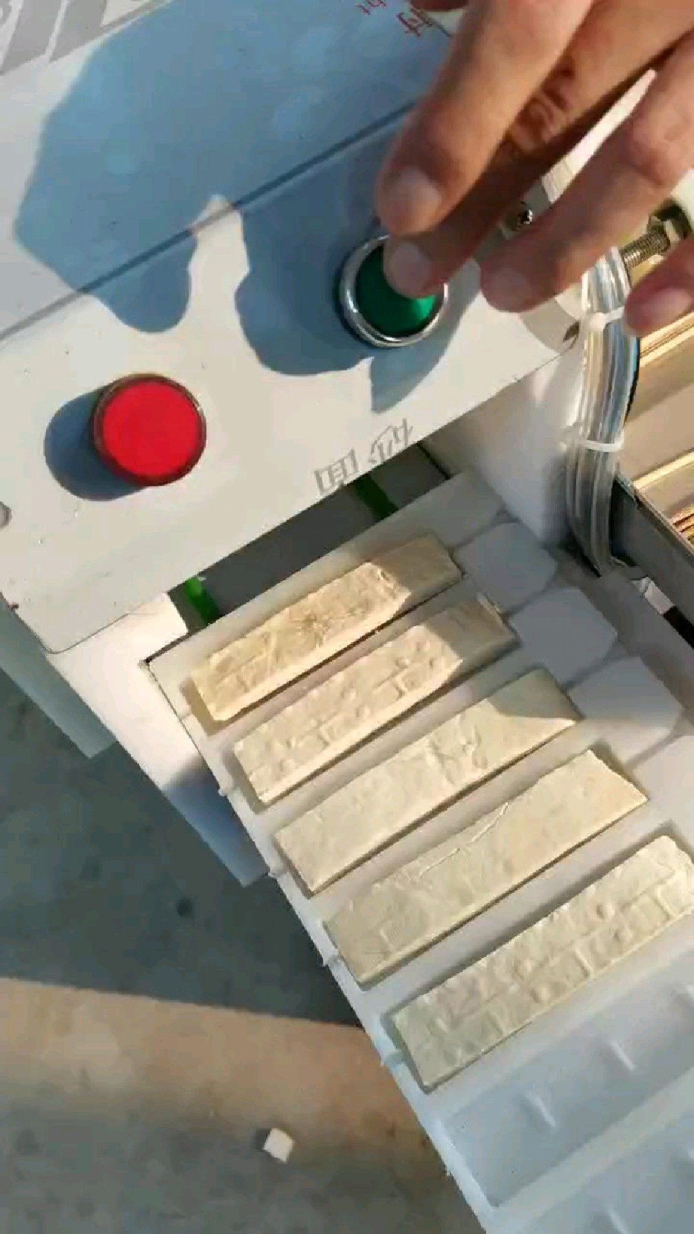 包浆豆腐微冻穿串试机