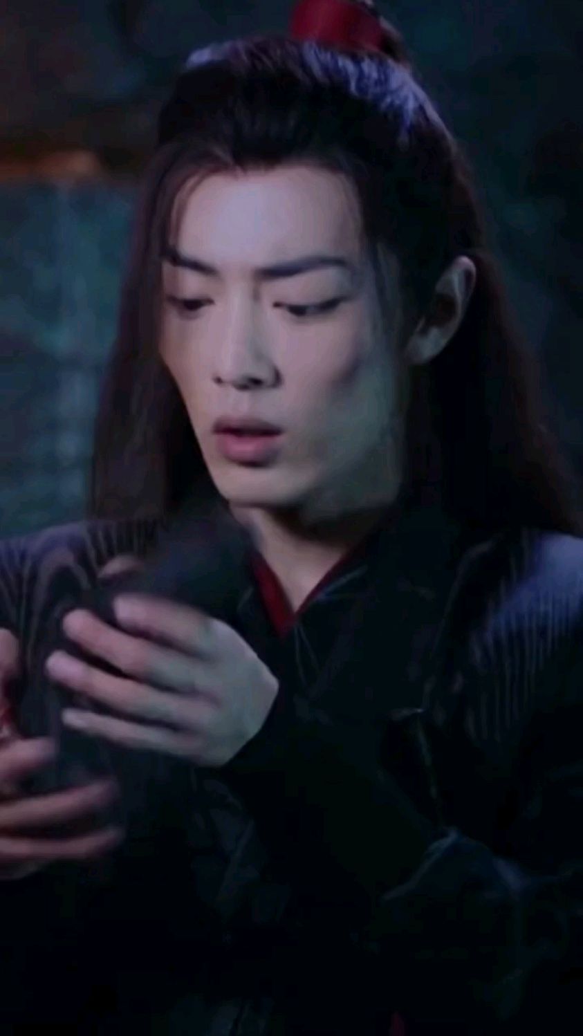 肖战魏无羡吃东西好可爱,拽鱼刺我看好几遍
