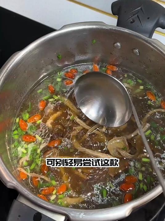 茶树菇排骨汤:温补不燥,喝出健康一整天