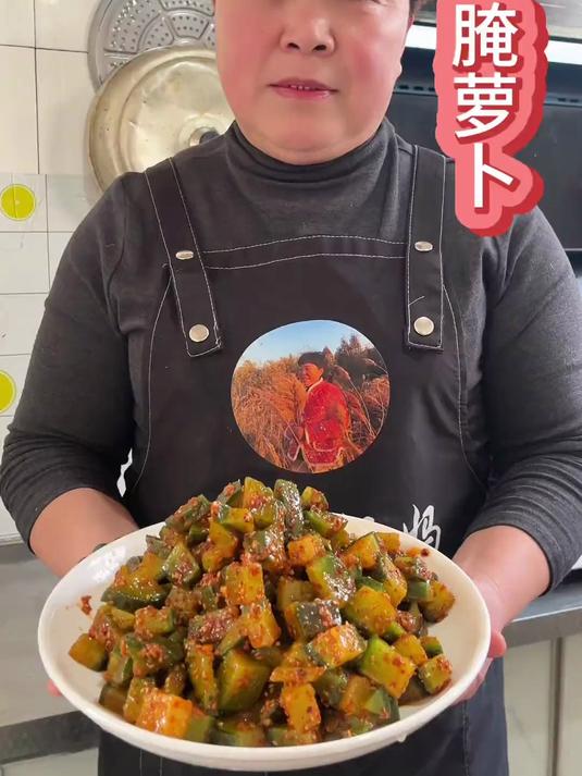 这个季节没有什么菜吃，这个好吃下饭的萝卜咸菜一定要学着腌起来，真的太好吃了